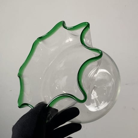 古い吹きガラスの金魚鉢  気泡ガラス ゆらゆらガラス グリーンフリル 大正 昭和期 ガラス工芸 民藝 オールドクラフト ジャパンヴィンテージ 美品