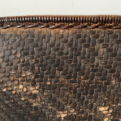 世界の民藝 フィリピン イフガオ族の古い角型の民藝笊(53cm)  平籠 ヴィンテージ笊 平籠 スクエア 太網代編み 時代物 フィリピンアンティーク 完品範疇