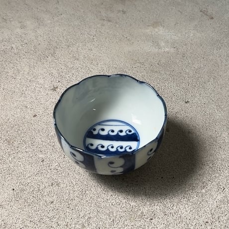 波柄の古い小鉢6客セット(1客ニュウあり)  大正 昭和初期  愛嬌抜群の波絵 染付 焼物  木箱付