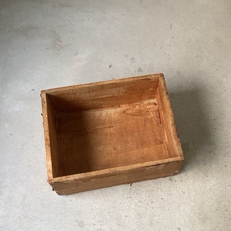紙貼りの古い木箱 幅約40cm 一閑張り ヤケ感 エイジング メッセージ 墨