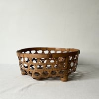 古い水切り竹籠 足付き洗い籠(3つ足) 編みカゴ 竹素材 手仕事 工芸品 民藝 クラフト ジャパンヴィンテージ