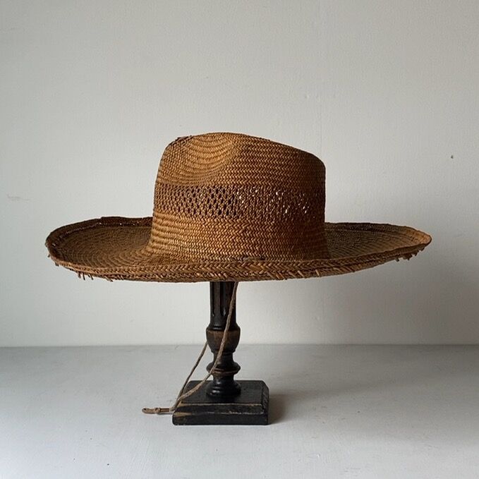 麦わら帽子　ヴィンテージ　Euro vintage 昭和期の古い麦わら帽子 中折れデザイン 顎紐付 農作業 ガーデニング