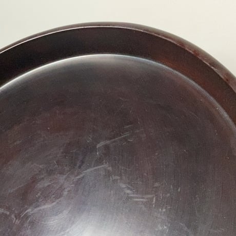 古い木製くり抜き盆 黒々とし鈍い艶感 木製トレー 34.5cm お盆 木工品 肉厚 素地 工芸品 民藝 ヴィンテージトレー 完品