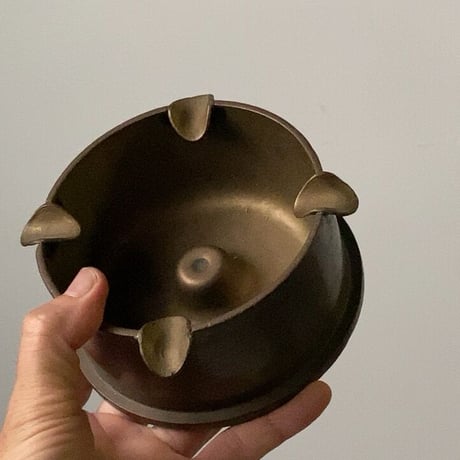太平洋戦争 旧日本軍 砲弾  薬莢 灰皿 直径11cm 真鍮  ブラス製  ヴィンテージ アッシュトレイ ミリタリー小物