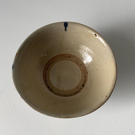 B  古琉球 やちむん 4.5寸マカイ 古作 登窯 花唐草 呉須色 沖縄 焼物 茶碗 昭和期 ヴィンテージフォークアート 薄いニュウ有
