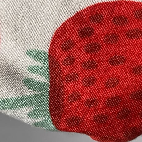 marimekko（マリメッコ）Mansikka（マンシッカ/イチゴ）柄のがま口ポーチ 小型 中古美品