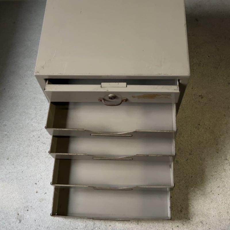 Plus No50 ヴィンテージ スチール小引き出し 5杯 1杯鍵あり 古い事務