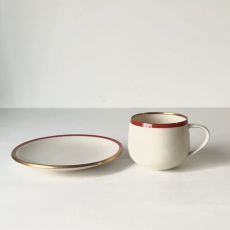 名古屋陶芸 カップ＆ソーサー　ボルドーと金彩のシンプルデザイン ハンドペイント  ヴィンテージコーヒーカップ 美品  1客の価格(ストック3客有)