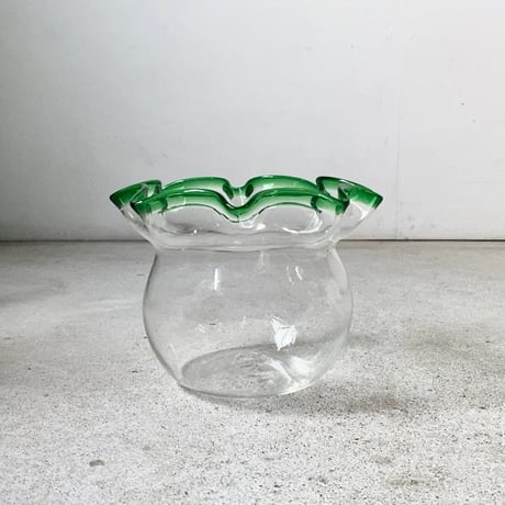 古い吹きガラスの金魚鉢  気泡ガラス ゆらゆらガラス グリーンフリル 大正 昭和期 ガラス工芸 民藝 オールドクラフト ジャパンヴィンテージ 美品