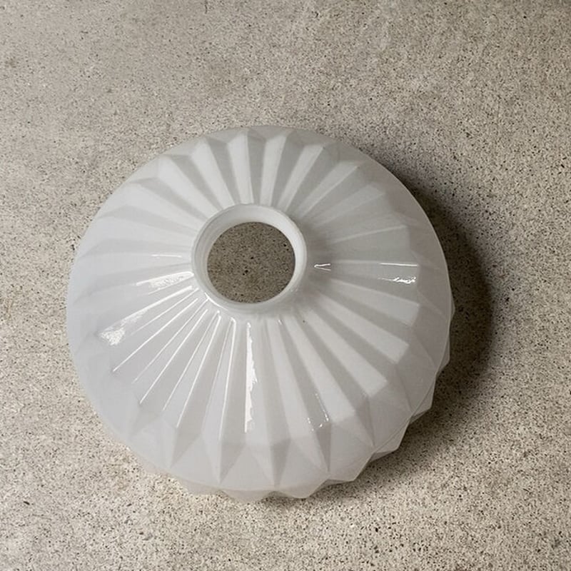 大正〜昭和期 乳白ガラス ダイヤ柄 ピラミッド紋様 プレスガラス 21cm