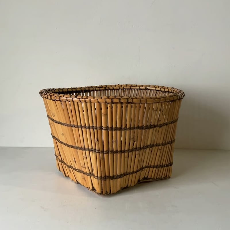 世界の民藝 アフリカ タンザニアの古い竹籠 バケツ型 鉢受け スリッパ