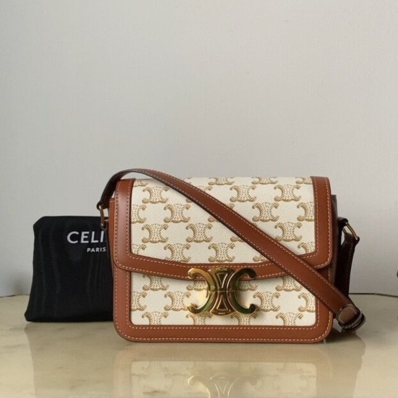 CELINE セリーヌ ティーントリオンフ 188882BZ4.01.BC