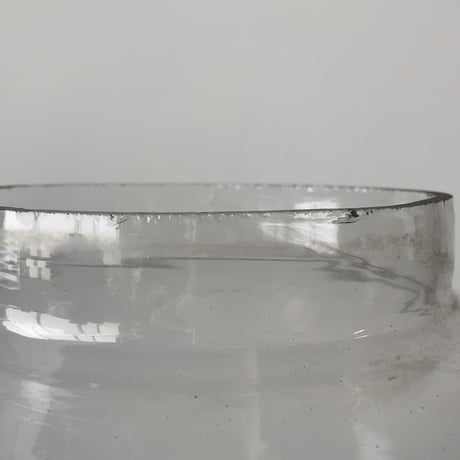 アンティーク大型ガラスポット 高さ31cm苺型古い硝子の保存瓶 硝子瓶 ガラス瓶 花器 金魚鉢 ベタ鉢 メダカ鉢 大正期 吹きガラス  ゆらゆら気泡ガラス 地球瓶