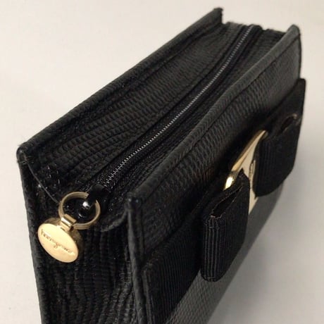 Salvatore Ferragamo  サルヴァトーレ フェラガモ　ヴァラ ミニポーチ　化粧ポーチ 小物ケース  キーリング  キーケース  コインケース　リザード型押　ブラック/ゴールド　中古美品