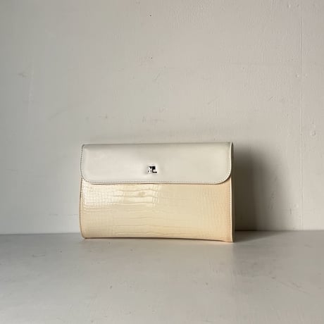 Courreges クレージュ  80sオールドクレージュ フラップ型クラッチバッグ クロコ型押し合皮 銀ロゴ 中古良品