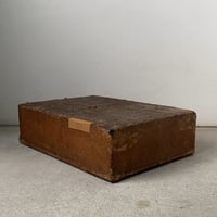 一閑張りの大きめ蓋付き道具箱  幅約54cm 旧家で長年眠っていたお品です  竹籠＋麻布＋和紙＋柿渋  ジャパンヴィンテージ 古箱 伝統工芸