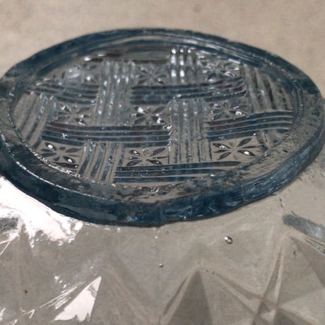 大正〜昭和期  古いプレスガラス  カキ氷器  湾曲 気泡 ギザギザ縁 ダイヤ柄  アンティークガラス器  時代硝子  戦前  ダメージ無し 無傷完品  2客セット