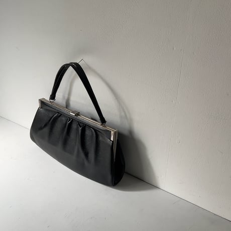 古いレザーのハンドバッグ  細かな型押しレザー シボ ブラック 横型がま口 ヴィンテージバッグ フォーマル 中古良品
