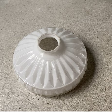大正〜昭和期  乳白ガラス 樽紋様 プレスガラス 20cm ヴィンテージシェード 古い電笠 吊り照明  無傷完品