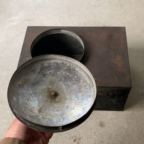 変わった形の古い蓋付銅器 幅約31cm 炭入れ 道具箱や花器としても雰囲気良好 ヴィンテージツール 古銅 古道具