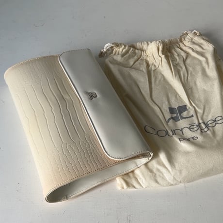 Courreges クレージュ  80sオールドクレージュ フラップ型クラッチバッグ クロコ型押し合皮 銀ロゴ 中古良品