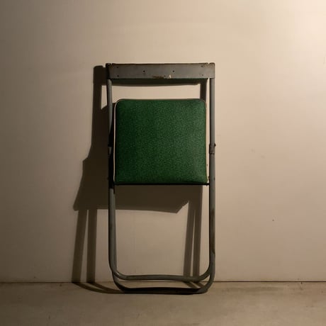 古い折り畳み椅子  1950-1960年代 ヴィンテージフォールディングチェア  マイクロカモフラージュ柄  迷彩 グリーン/グレー  良品