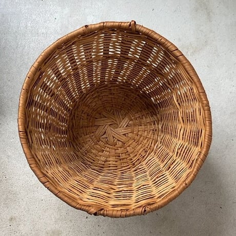 ラタンの古籠  大籠40cm  無塗装のナチュラル材 籐編み ランドリーバスケット アンティーク ヴィンテージラタンカゴ 良品