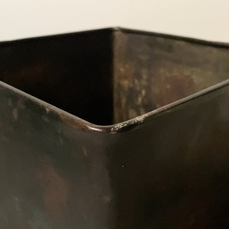古い鉄の箱 (蓋付き) 黒ヤケ 黒光り グッドエイジング 厚みあり縁補強