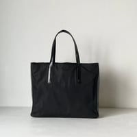 90s VINTAGE PRADA ナイロン/ガラスレザー コンビ 小さめトートバッグ 型押しエンボスロゴ 軽量トートバッグ シンプルデザイン　オールドプラダ 中古良品