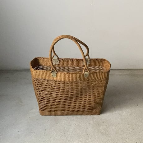 古いトート型編み籠 かごバッグ 透かし編み ジャパンヴィンテージ 手仕事 昭和期 マルシェバッグ 市場籠 買物かご 天然素材