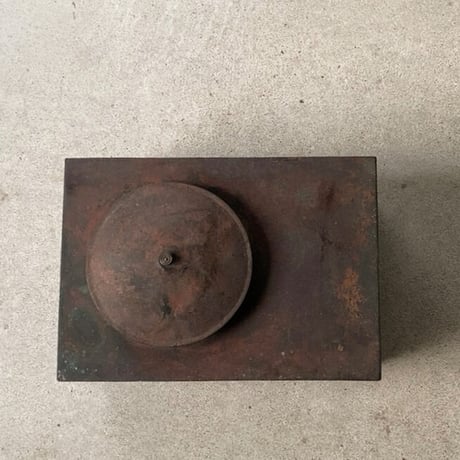 変わった形の古い蓋付銅器 幅約31cm 炭入れ 道具箱や花器としても雰囲気良好 ヴィンテージツール 古銅 古道具