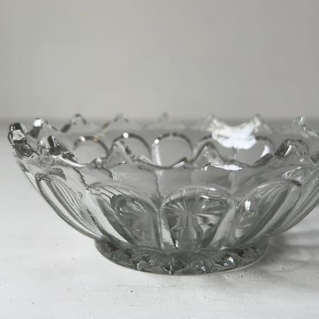 アンティーク プレスガラス デザート深皿 直径約12.5cm 小鉢 レース装飾 クリア  大正期 レトロ食器 ヴィンテージ食器 気泡ガラス アイスクリーム かき氷 フルーツ皿 デザート皿 完品