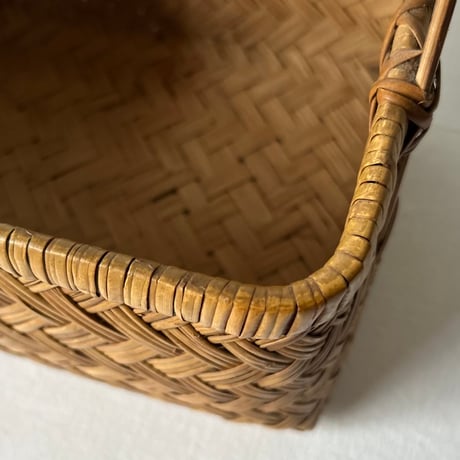 古い竹編みの持手付 茶籠   小さめ持手籠  柳行李 編み籠 手作り 古道具 ジャパンヴィンテージ