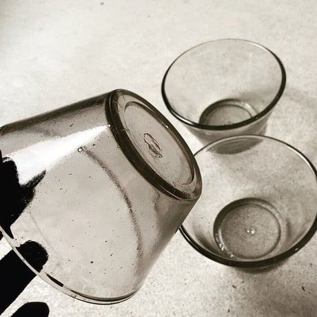 ヴィンテージ ガラス器 昭和初期 グレーベース ゆらゆら 気泡 硝子 デザート器 かき氷器 小鉢 古い器 モダンデザイン 完品  ３点セット4500円