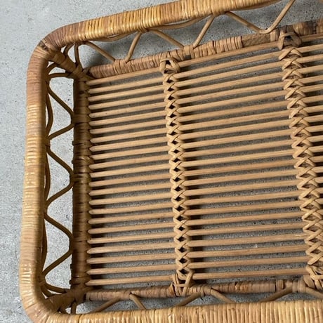 古いラタンの平籠  ナチュラル素材 ヴィンテージバスケット トレーカゴ 天然素材 白木 珍品