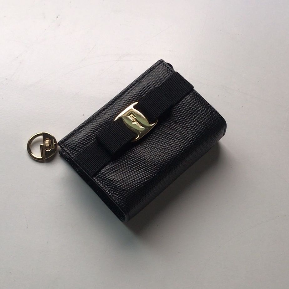 Salvatore Ferragamo サルヴァトーレ フェラガモ ヴァラ