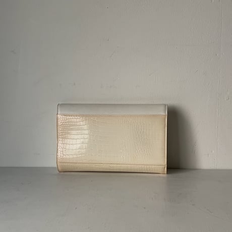 Courreges クレージュ  80sオールドクレージュ フラップ型クラッチバッグ クロコ型押し合皮 銀ロゴ 中古良品