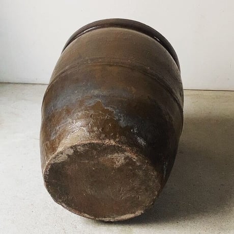 古い水瓶 民藝壺  古甕 (高さ約42cm幅約35cm) メダカ鉢 睡蓮鉢 水栽培 ガーデニング ビオトープ 水中昆虫 飼育器  ○五印