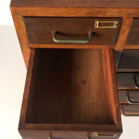 アンティーク小引き出し10杯 木製無垢材 ネームホルダー(真鍮製)付 ヴィンテージ家具 50s 60s 完品