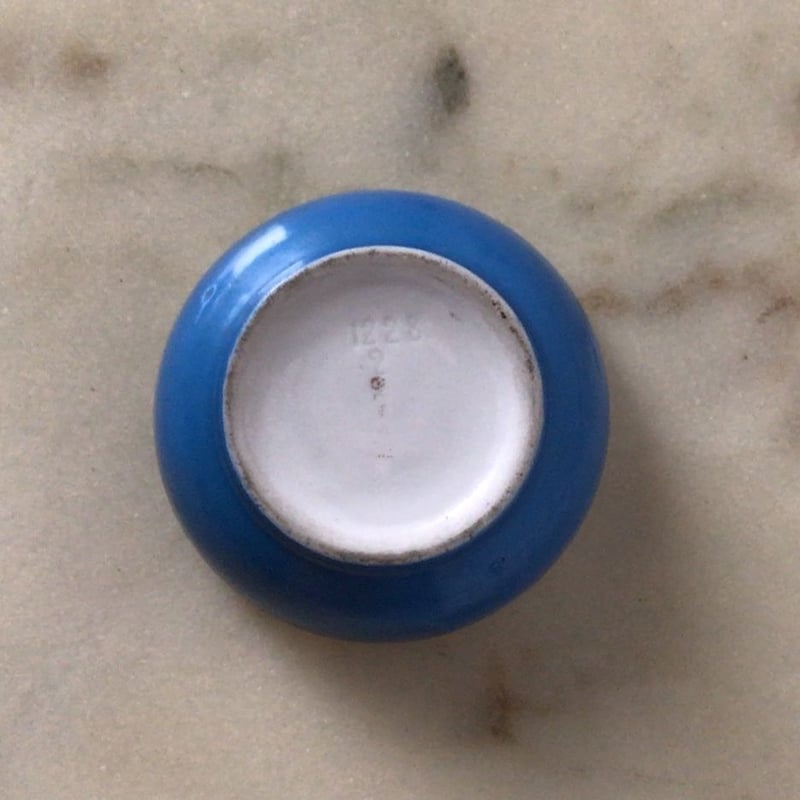 フランス アンティーク 青い小物入れ 陶器 唐草金具蓋 ポット ボンボ