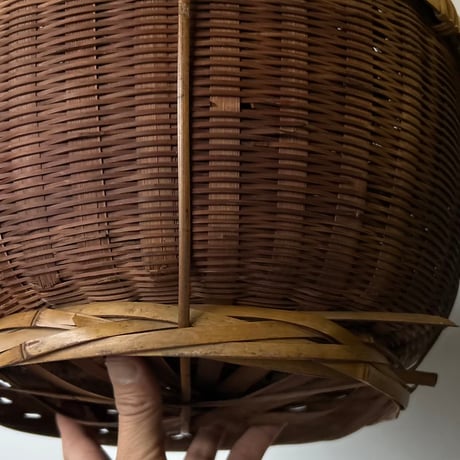 B  古い竹編みの飯籠 蓋付き竹籠 幅約33cm わずかな目飛びはあるもののコンディション良好 ジャパンヴィンテージ