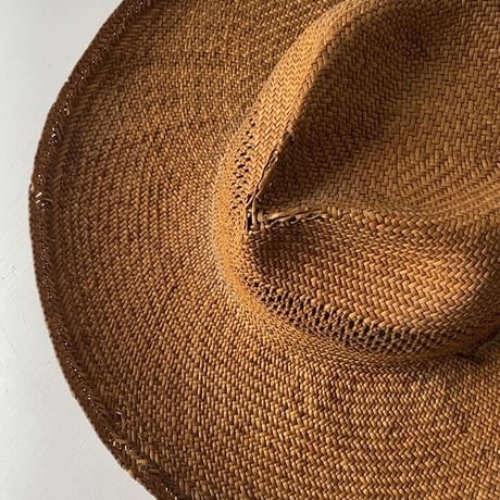 昭和期の古い麦わら帽子 中折れデザイン 顎紐付 農作業 ガーデニング  日除  ナチュラル 編み帽子 ハット サイズ約57-58cm 頂点ダメージ有