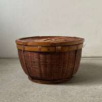 A  古い竹編みの飯籠 蓋付き竹籠 幅約33cm わずかな目飛びはあるもののコンディション良好 ジャパンヴィンテージ