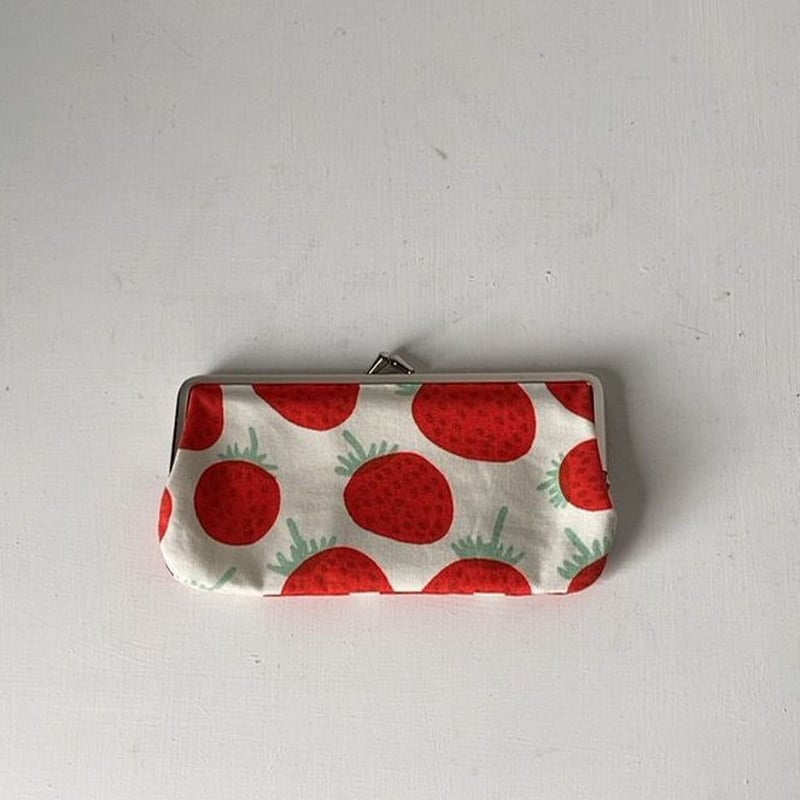 marimekko(マリメッコ)Mansikka(マンシッカ/イチゴ)柄の marimekko(マリメッコ)Mansikka(マンシッカ/イチゴ)柄の