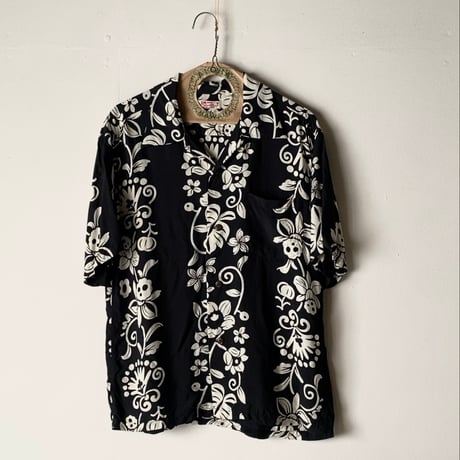 SUNSURF サンサーフ  2022年製 『HAWAIIAN SKULL BORDER』ハワイアン スカル ボーダー  ブラック  レーヨン アロハシャツ 未使用品
