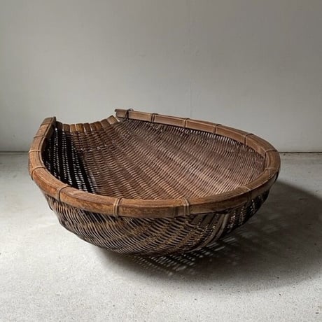 大きい古片口ざる 横幅約49cm 装飾 素材 作り エイジング…良好の古笊です。竹工芸 竹細工 古民藝 古民具