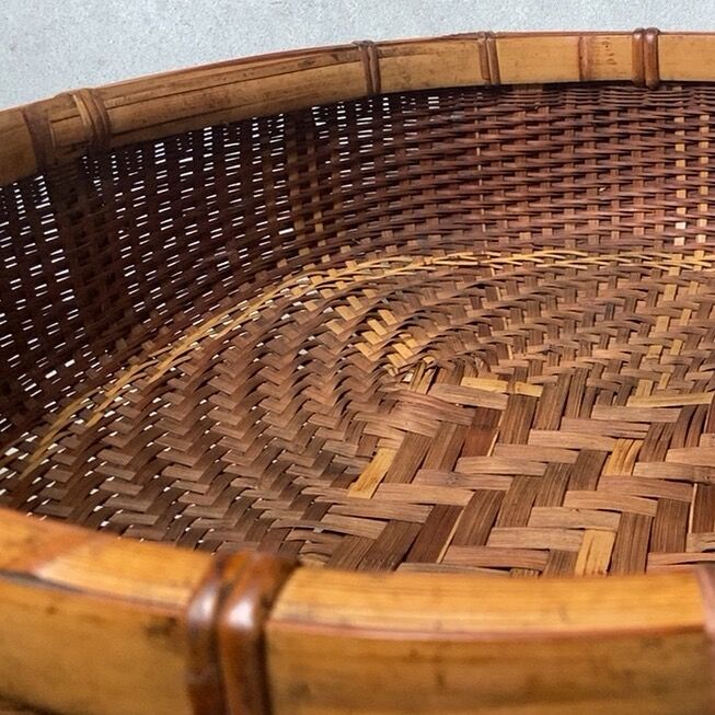 丁寧な編み方の桶型 編み籠 A 幅約52cm 大籠 古い竹籠 脱衣籠 民藝かご