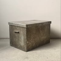 古いアルミの箱　蓋付き 持手付き ヴィンテージツールボックス ストック缶  米櫃 保存ケース パンケース 道具箱 古い箱