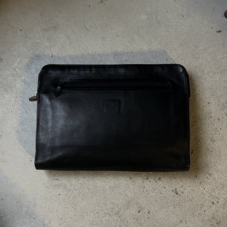 Burberrys バーバリーズ  クラッチバッグ  ブラックレザー インナーはノバチェック仕立  オールドバーバリー ヴィンテージバーバリー セカンドバッグ エンボスロゴ 中古良品