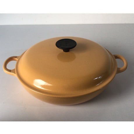 LE CREUSET ルクルーゼ　ビュッフェキャセロール 26cm 浅型両手鍋  廃盤色 サフランイエロー   オールド ル・クルーゼ　フランス製 ヴィンテージ 鍋   made in France